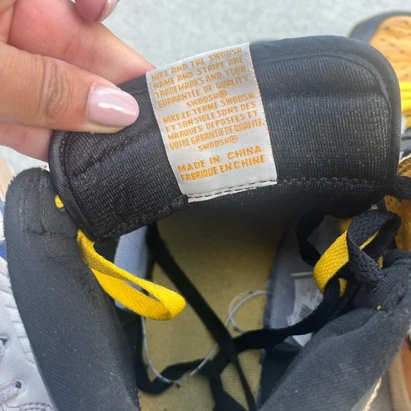 Nike Air Jordan Retro High OG yellow taxis men 7.5 black 555088-711 - Picture 5 of 7